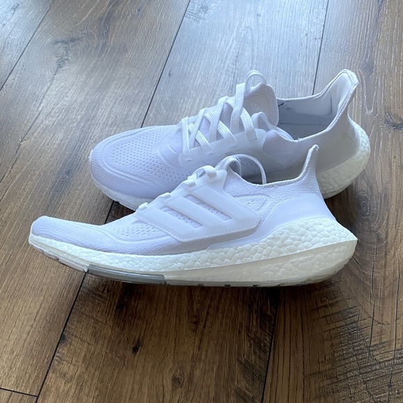 Adidas Ultra Boost women’s runners - Picture 4 of 5